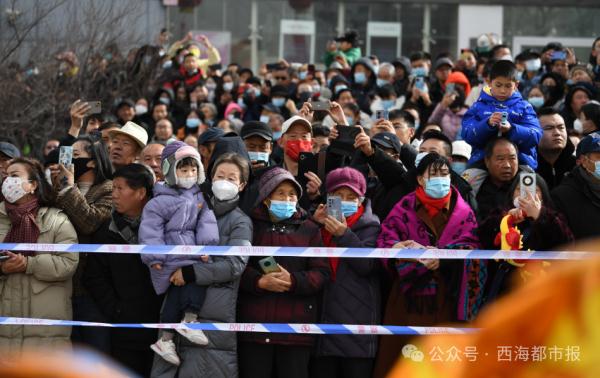 今天，西宁社火集中巡游全网刷屏！
