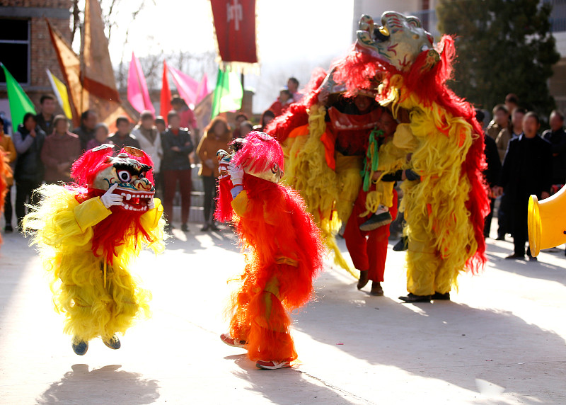 河南省舞狮表演图片下载