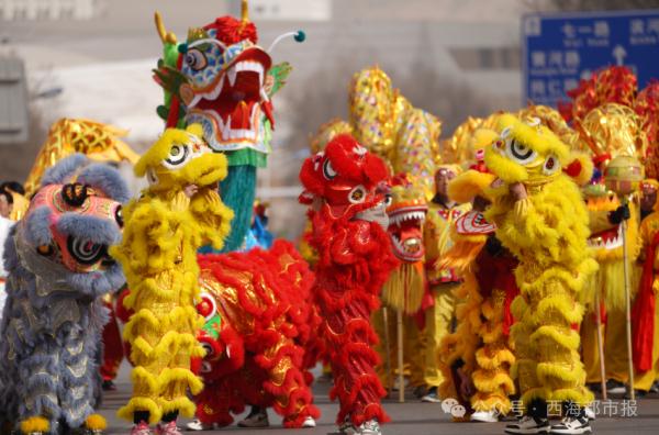 今天，西宁社火集中巡游全网刷屏！
