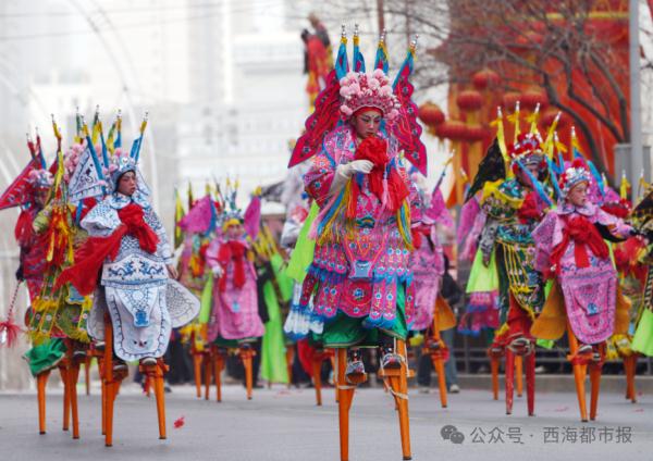今天，西宁社火集中巡游全网刷屏！