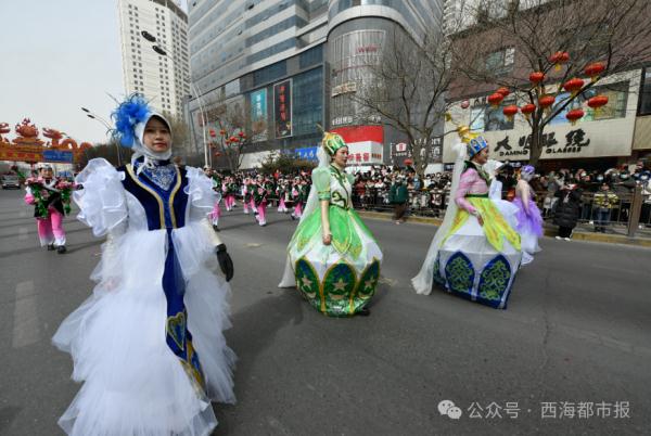 今天，西宁社火集中巡游全网刷屏！