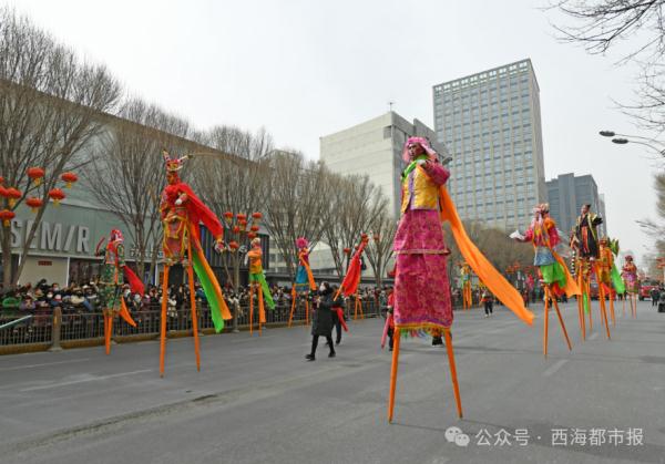 今天，西宁社火集中巡游全网刷屏！