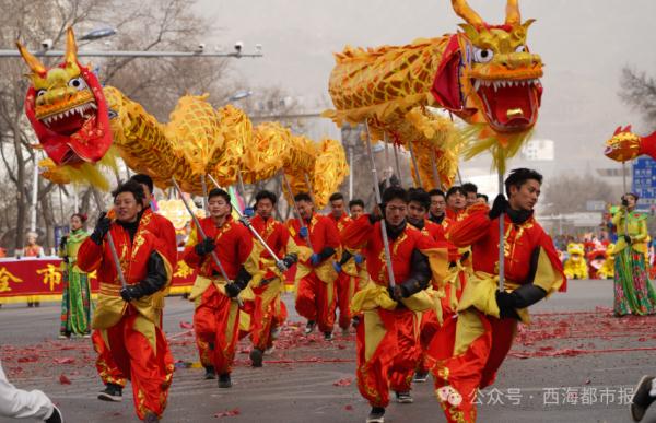 今天，西宁社火集中巡游全网刷屏！