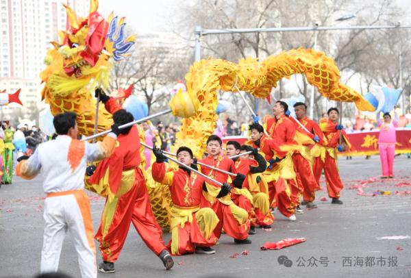 今天，西宁社火集中巡游全网刷屏！